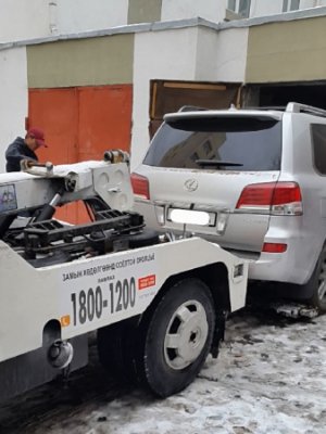 МУБИС-ын захирлын машиныг албадан хураалаа