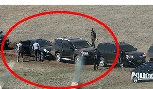 Ерөнхийлөгчийн сууж явсан машиныг араас нь мөргөжээ