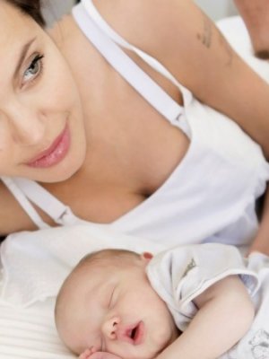 Анжелина Жоли гэр бүлийнхээ талаар үнэнийг дэлгэв