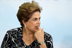 Ерөнхийлөгчийг албан тушаалаас нь түр буулгав