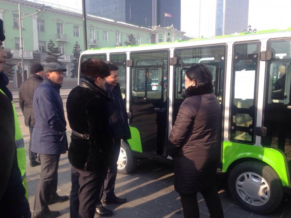 Өмнөговь аймагт Монгол инженерүүдийн бүтээсэн эко автобуснуудыг хүлээлгэн өглөө 