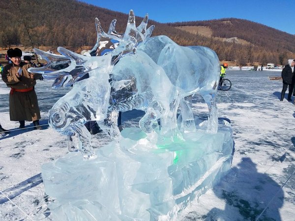 Хөвсгөлийн "Хөх сувд 2018"-ын мөсөн барималуудаас...