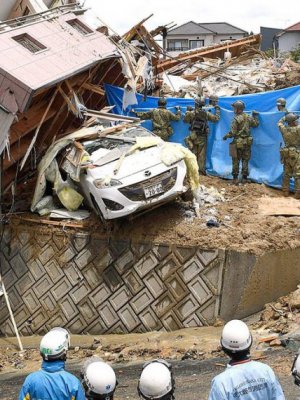 Японд буусан үерийн улмаас 122 хүн амиа алдаад байна
