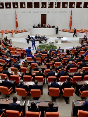 Турк улсад 18 мянган төрийн алба хаагчийг албан тушаалаас нь чөлөөлжээ