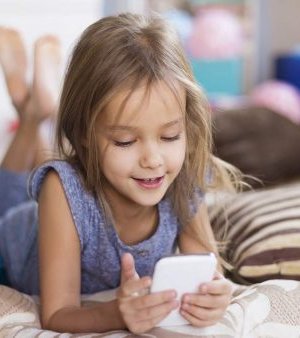 Дэлгэцийн хамаарал хүүхдийн тархины хөгжилд хэрхэн нөлөөлж байна вэ?
