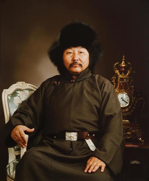 Их найрагч Б.Лхагвасүрэнгийн омголон бадрангуй гэгээн дүр төрх монголчуудын зүрх сэтгэлд үүрд