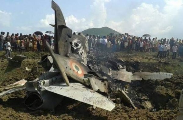 Энэтхэгийн цэргийн хоёр нисэх онгоцыг сөнөөжээ