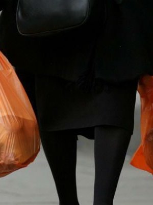 Нэг удаагийн гялгар уутны хэрэглээг дэлхийд 60 гаруй улс хязгаарлажээ