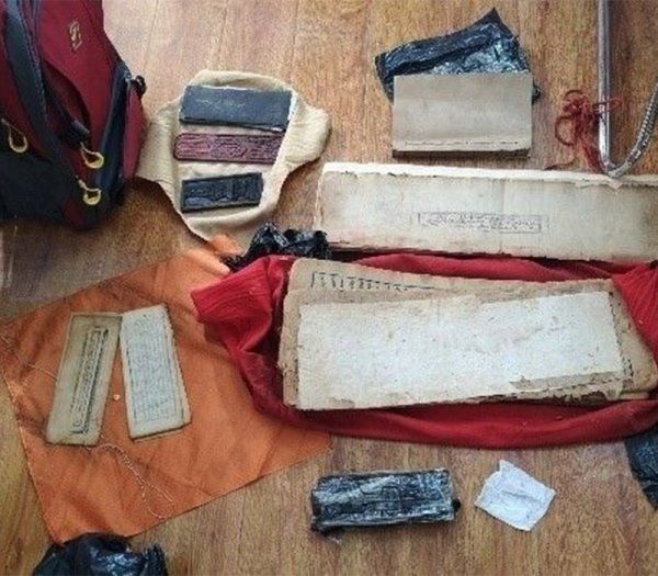 Түүхийн дурсгалт 33 эд зүйл нууцаар гаргах гэж байжээ