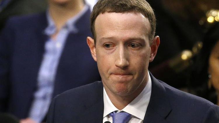 Фейсбүүкийн хувьцаа эзэмшигчид Цукербергийг огцрохыг шаардав