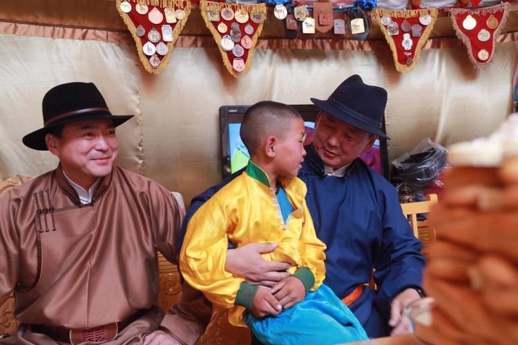 Ерөнхий сайд У.Хүрэлсүх соёолонгийн түрүү авсан галаар зочлов